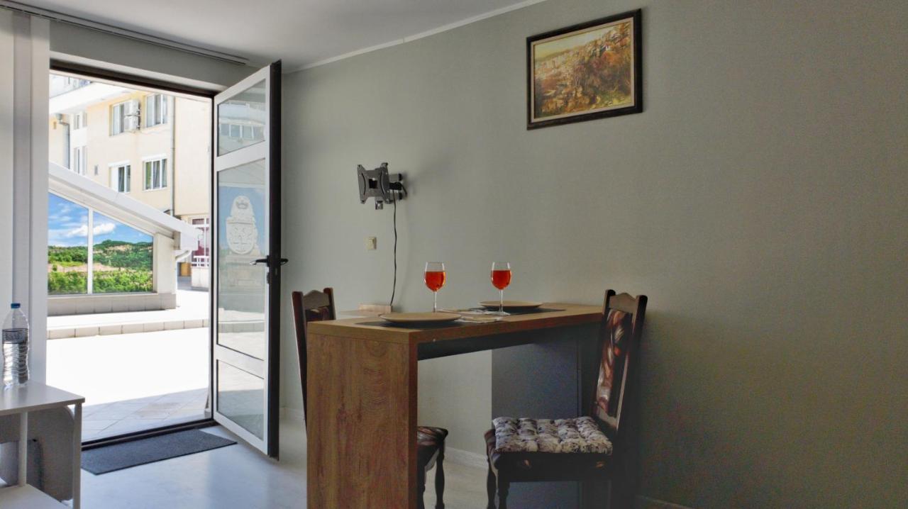 Cozy Studio Near The Park With Huge Verandah. Veliko Tarnovo Exterior foto